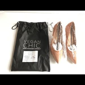 Nira Pump by Neuaura, Natural faux suede, NEW!